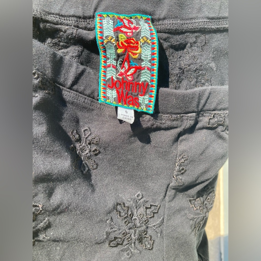 Johnny Was — Black Embroidered Leggings, Size Small